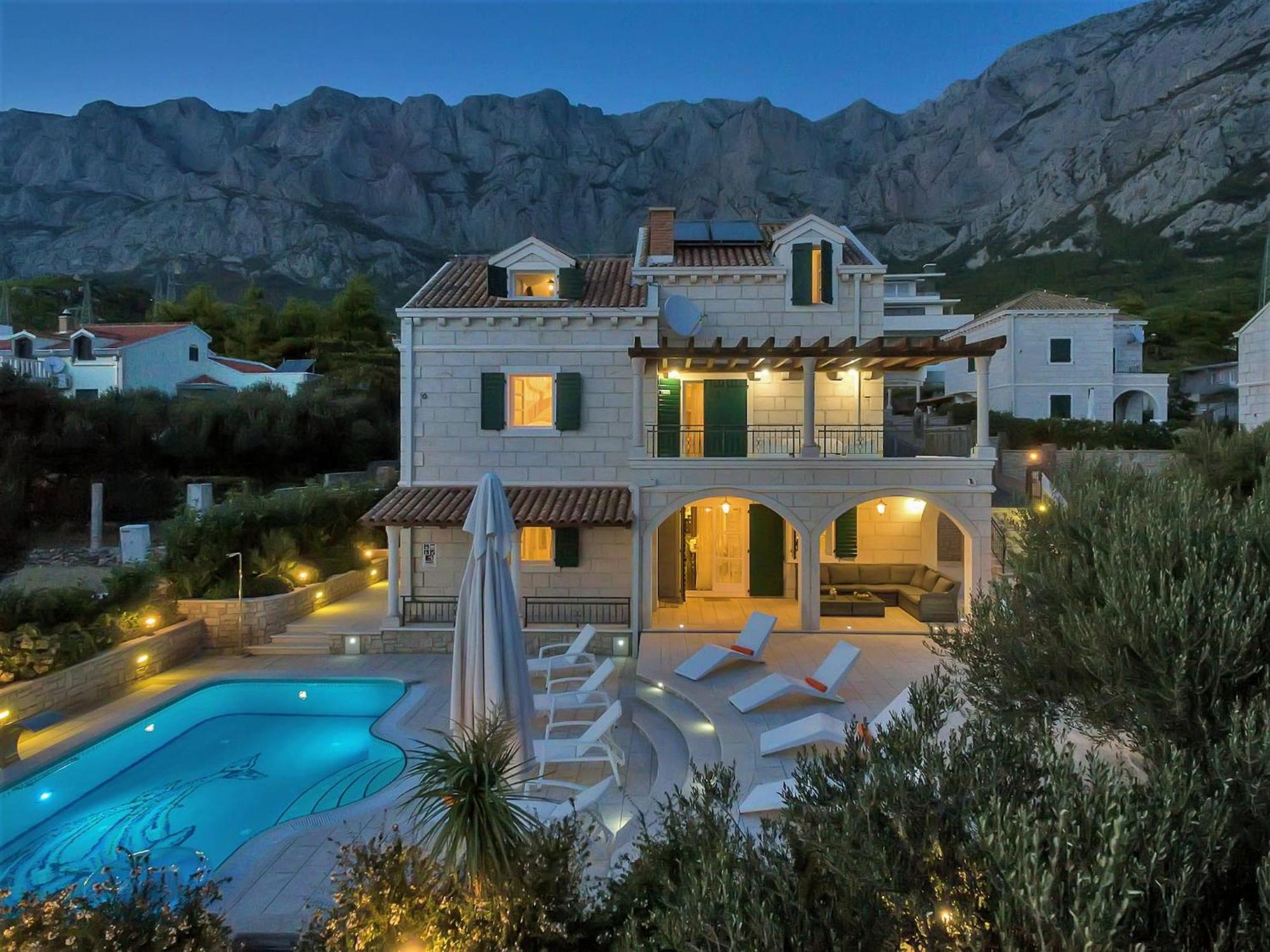 Ferienhaeuser In * Makarska